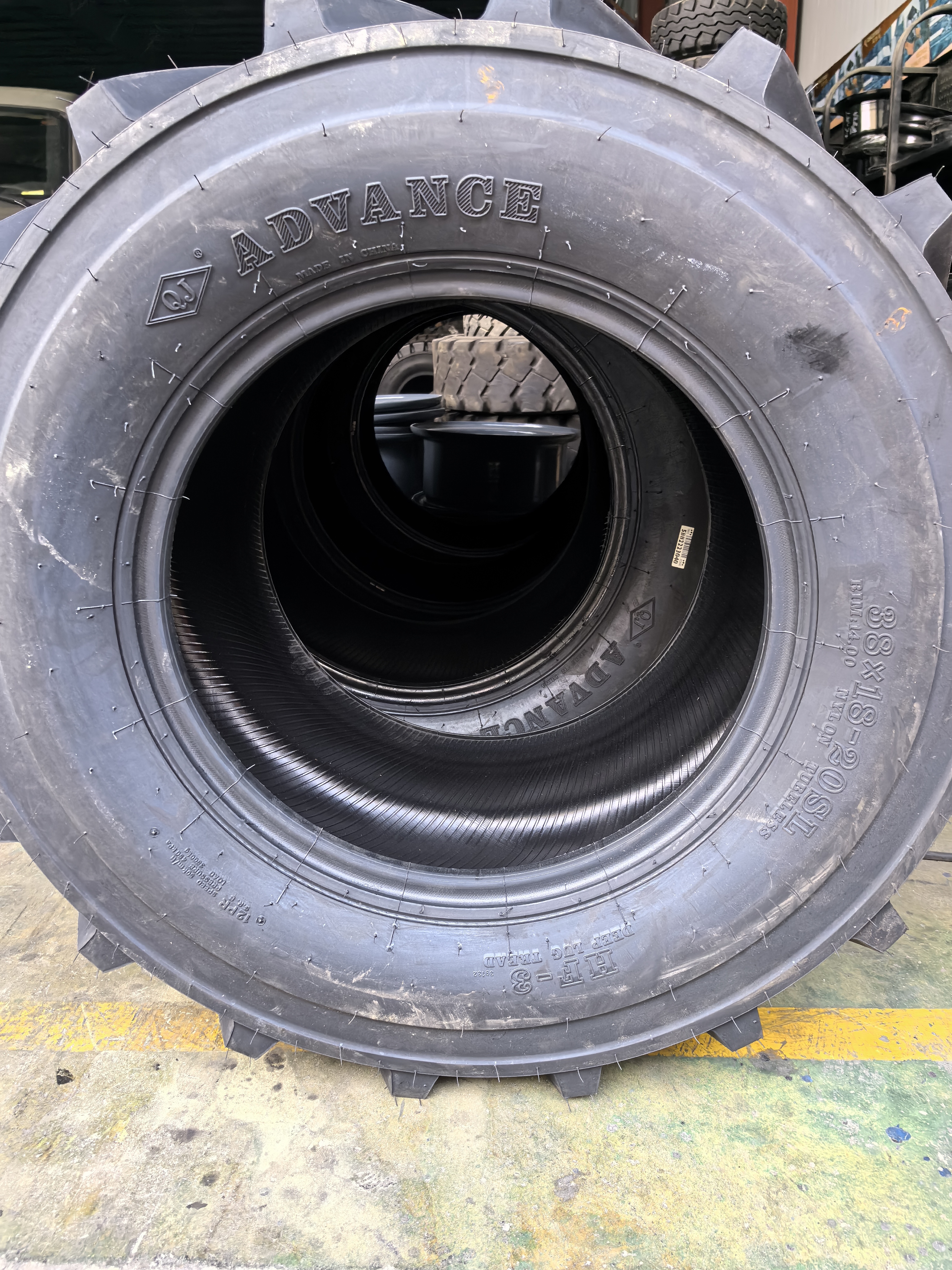 Партнерство с Dubai Client для Advance HF-3 38 × 18-20 Turf Tyres